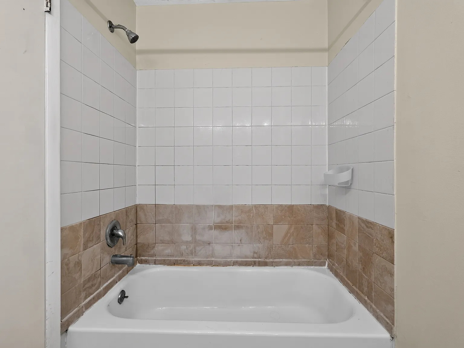 2 bed, 899 sqft, $1,750 — Photo 1