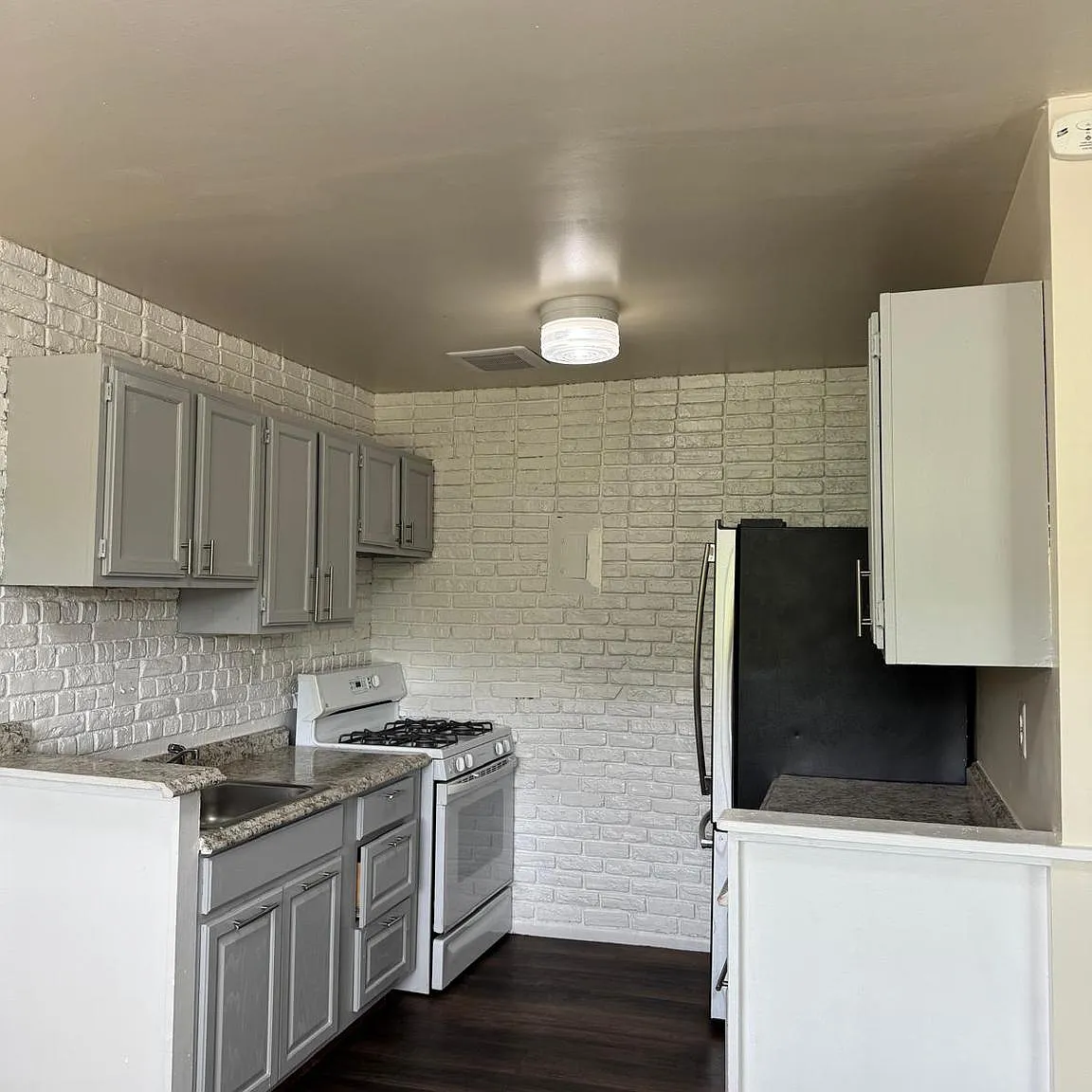 2 bed, 851 sqft, $1,690 — Photo 4