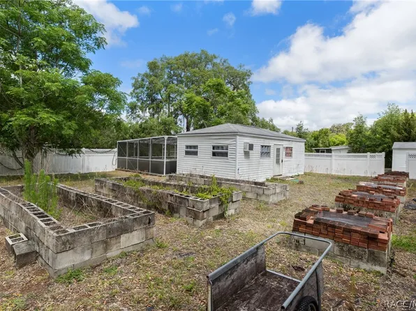 8429 S Linden Point, Floral City, FL 34436