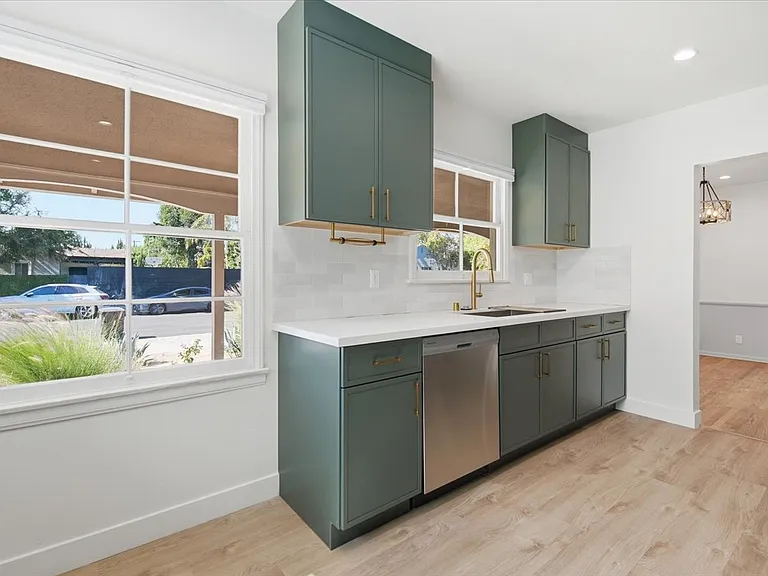 12818 Hatteras St — Photo 7