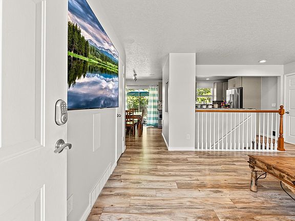 2nd image of 419 38th Ave