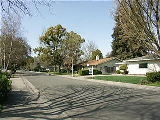 2nd image of 889 Royal Green Ave