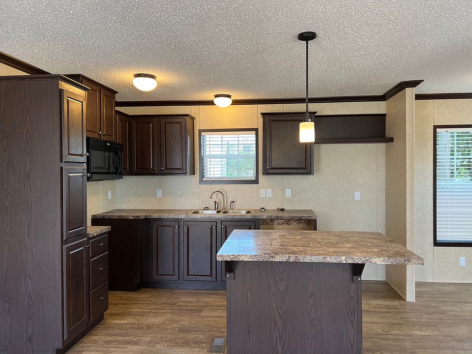 1st image of 160 Hemlock Blvd #160