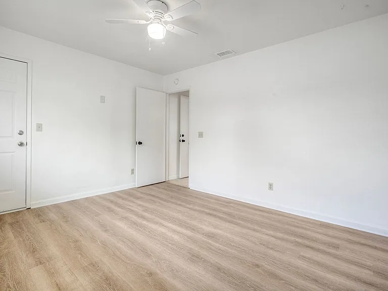 749 Highland St — Photo 15