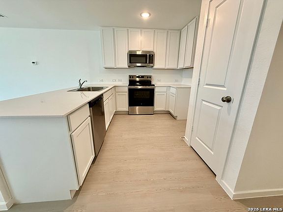 3rd image of 413 Moscato Rd