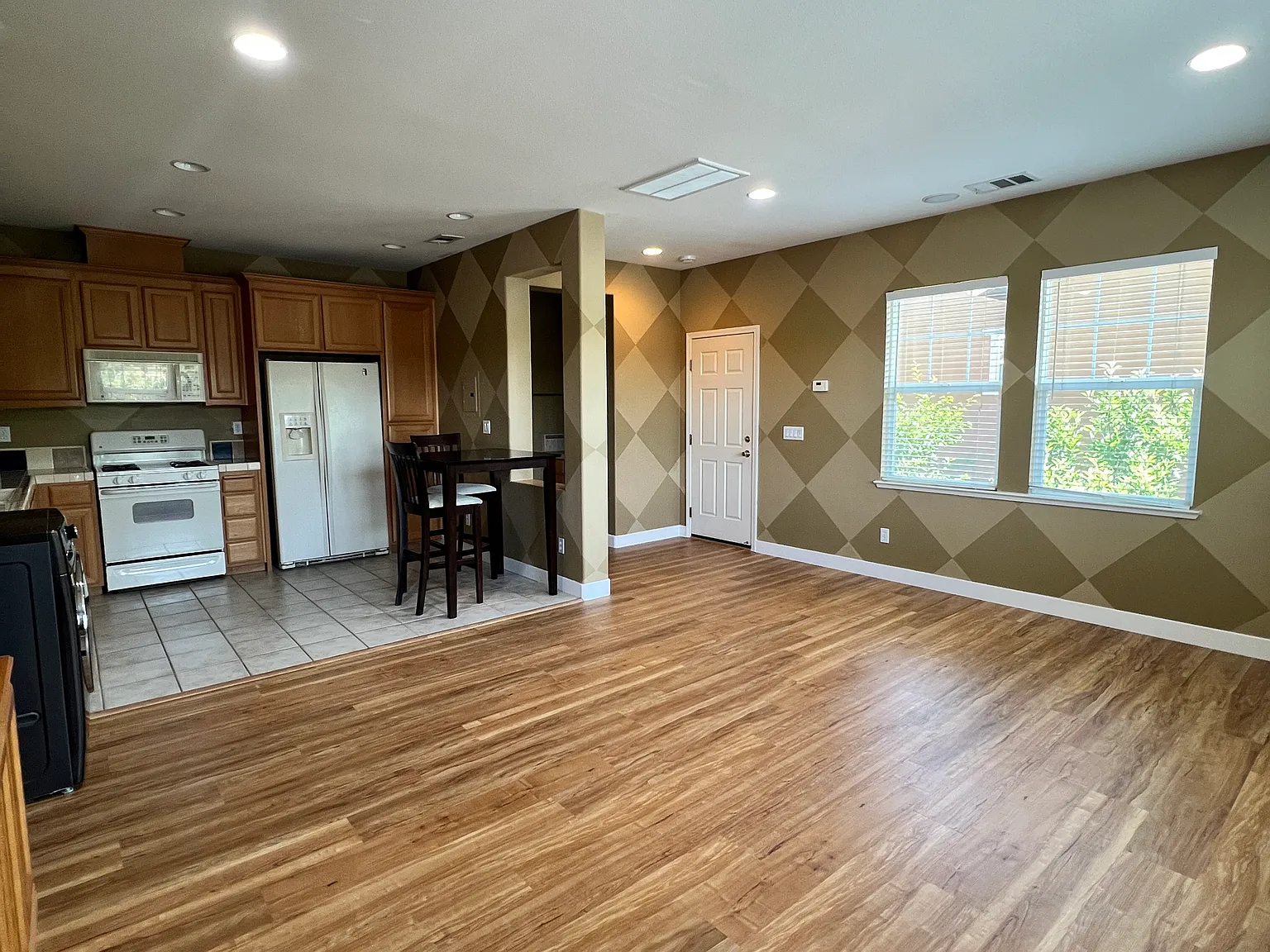8520 Kern Ave — Photo 2