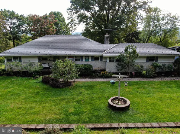 409 Hain Rd, Sinking Spring, PA 19608