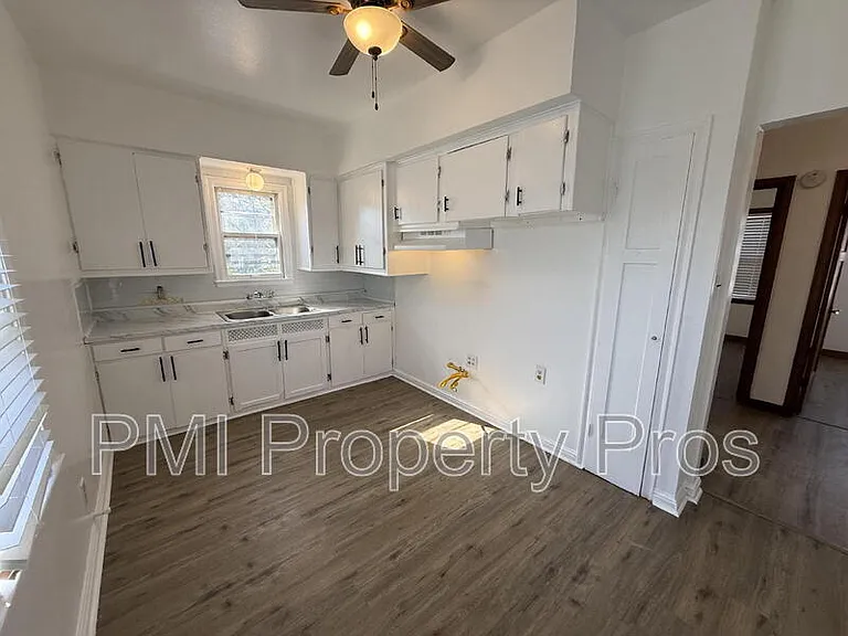 2821A N 57th St — Photo 14