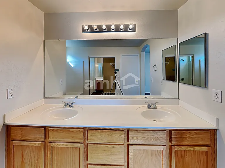 1701 S 113th Dr — Photo 11