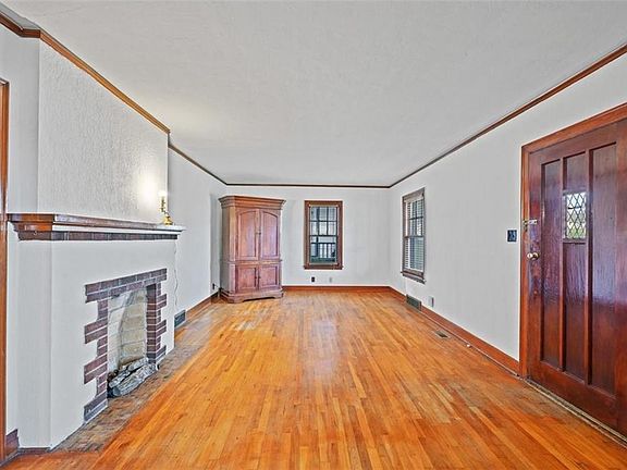 2nd image of 901 Metropolitan Ave