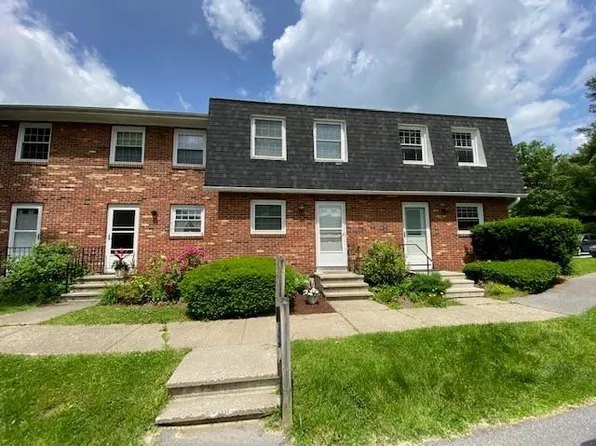 11 Sugartree Lane, Essex Junction, VT 05452