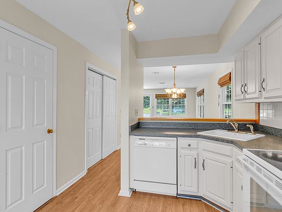 5th image of 62 Manorwood Dr #62
