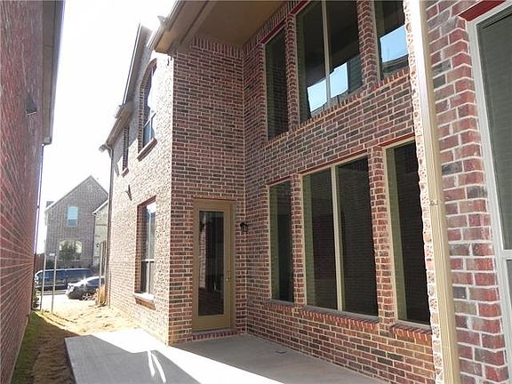 3rd image of 217 Carrington Ln