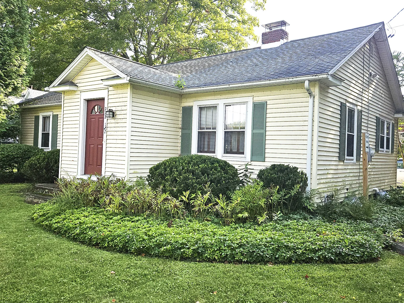 3 bed, 1000 sqft, $1,350 — Photo 1