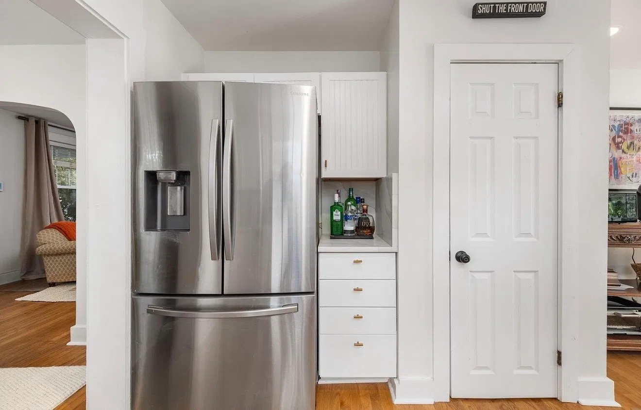 4 bed, 1877 sqft, $4,000 — Photo 3