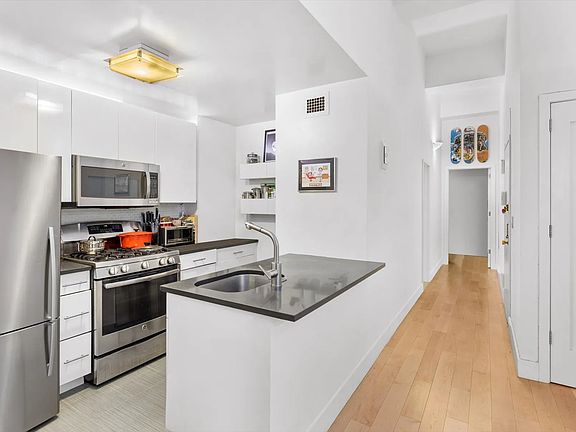 4th image of 310 E 46th St APT 5-E