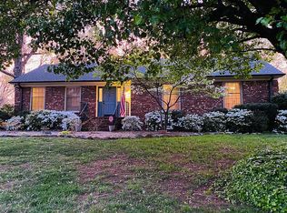 915 Merrill Dr, Greensboro, NC 27410