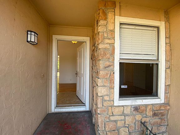 4th image of 332 Evelyn Cir