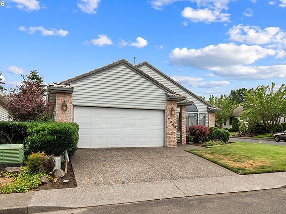3rd image of 2204 NE 158th Ave