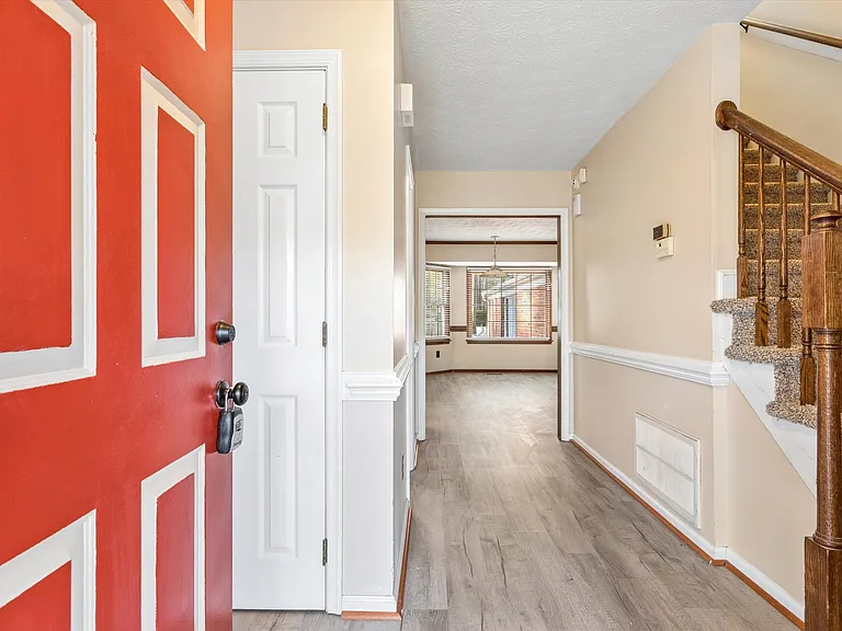 13 Estate Dr — Photo 2