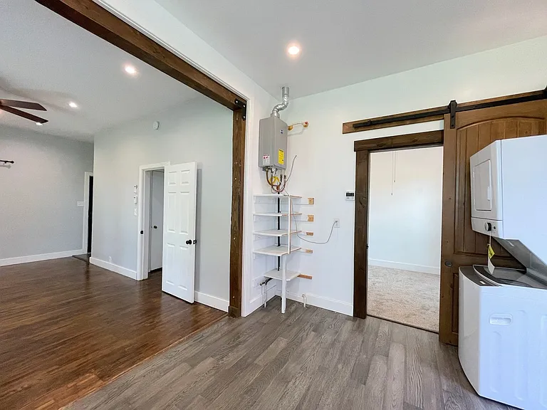 920 W 2nd Ave — Photo 7