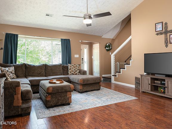4th image of 5973 Warrenpark Ln