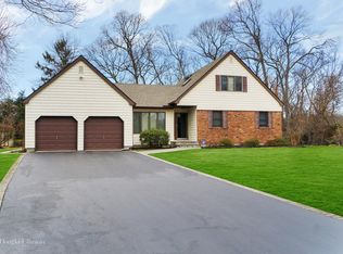 13 Whitespruce Ln, Hauppauge, NY 11788