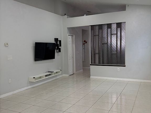 4th image of 7001 N Hubert Ave