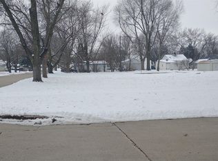 810 10th Ave, Charles City, IA 50616