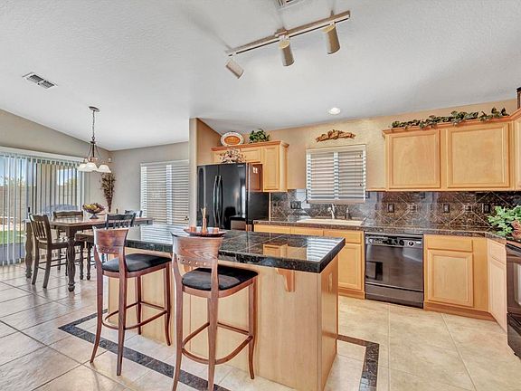 3rd image of 11836 W Maui Ln