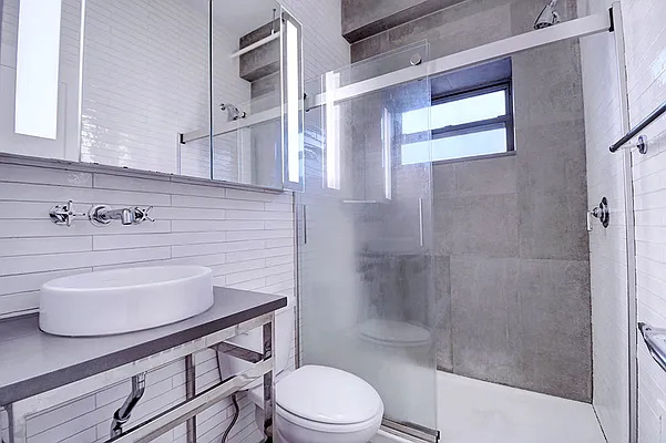 Rented by Urbane Brokerage | media 7