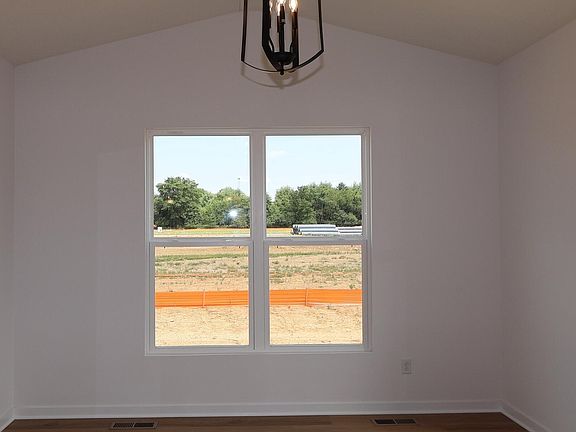 4th image of 270 Warbler Cir