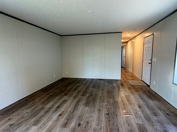 5th image of 437 Selkirk Dr