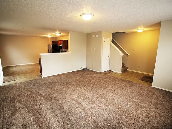 5th image of 2687 Priest Dr