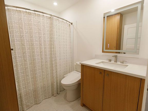 5th image of 1153 Walnut St APT 3