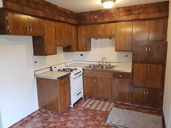 3rd image of 217 E Vermont St