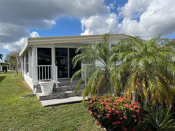 4th image of 1691 SW 83rd Avenue