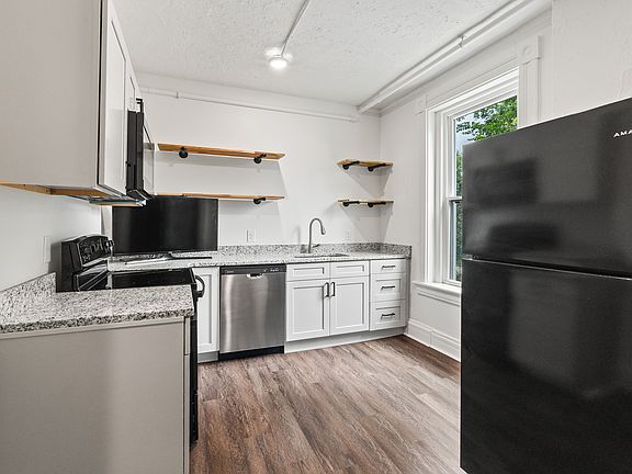 5th image of 427 Whiteman St APT 4