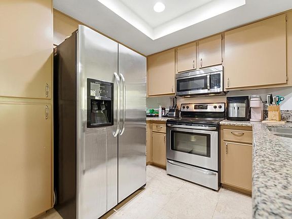 3rd image of 680 Camino De La Reina #2201