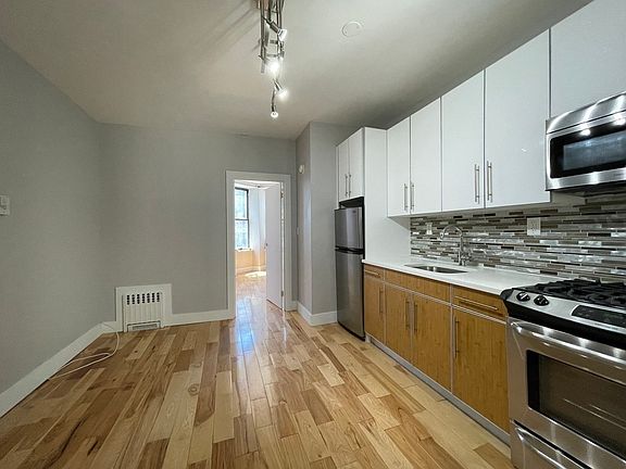 5th image of 407 Chauncey St APT 2B