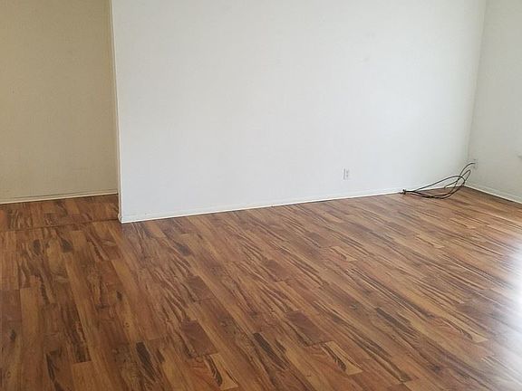 5th image of 603 Broadmoor Dr APT B