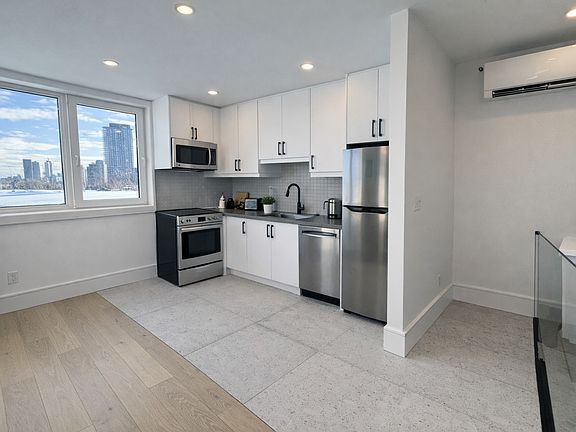 3rd image of 1345 Davenport Rd #1A