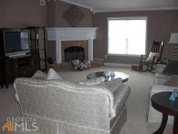 3rd image of 303 Van Eepoel Ct
