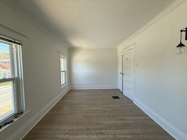 485 Albert St — Photo 20