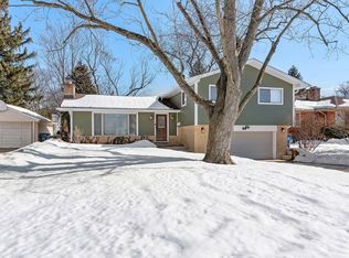 13 Tuttle Ave, Clarendon Hills, IL 60514