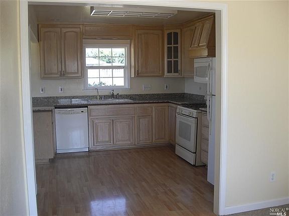 5th image of 330 Hamilton Dr