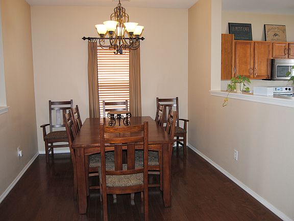4th image of 957 Willow Creek Dr