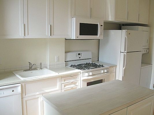1st image of 5-38 47th Ave #3F