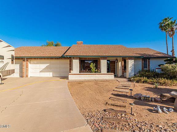 2nd image of 221 W Myrna Ln