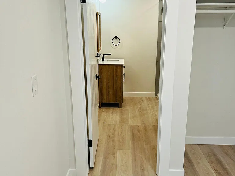 9735 Woodlawn Ave N #B — Photo 11